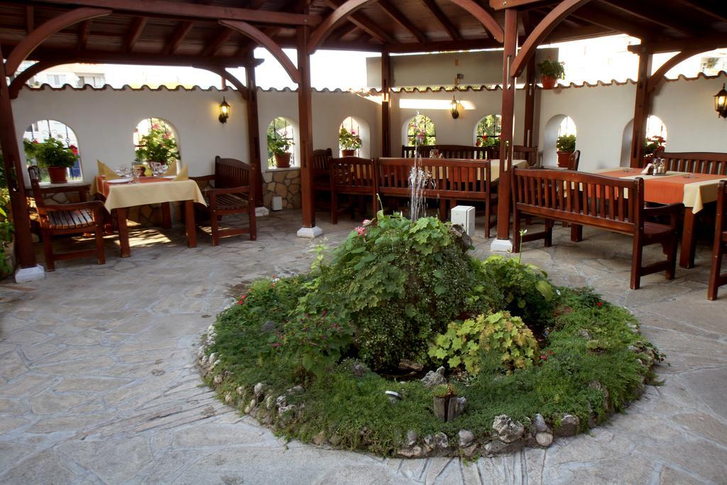 Family Hotel St. Constantine And Helena Ивайловград Екстериор снимка