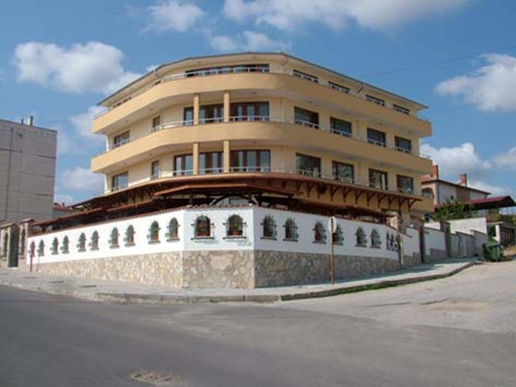 Family Hotel St. Constantine And Helena Ивайловград Екстериор снимка
