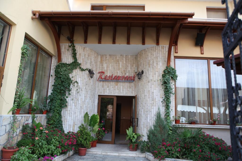 Family Hotel St. Constantine And Helena Ивайловград Екстериор снимка